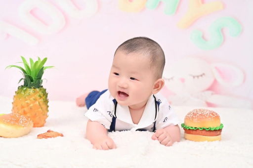 呼伦贝尔宝宝在妈妈肚子里